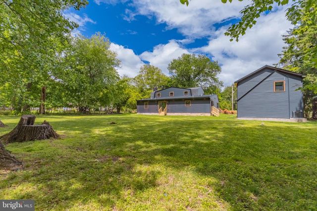 11 STOOPVILLE RD, Newtown, PA 18940