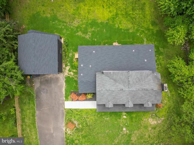 11 STOOPVILLE RD, Newtown, PA 18940
