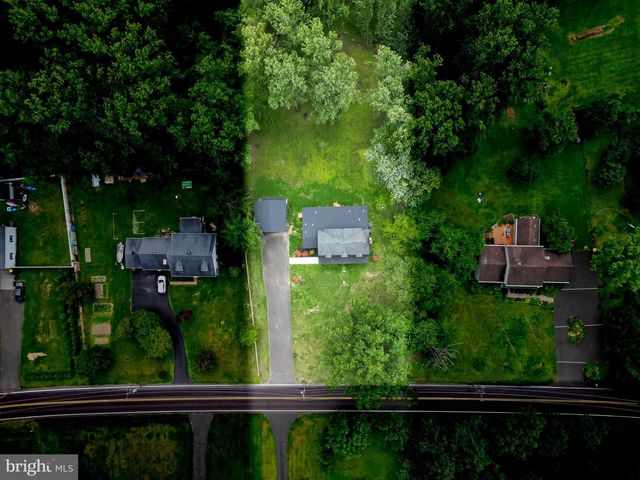 11 STOOPVILLE RD, Newtown, PA 18940