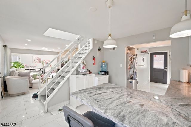 28 Brookhill Ter, Clifton City, NJ 07013