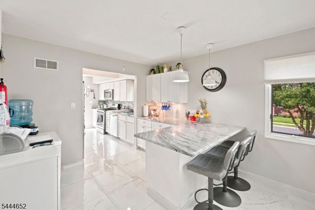 28 Brookhill Ter, Clifton City, NJ 07013
