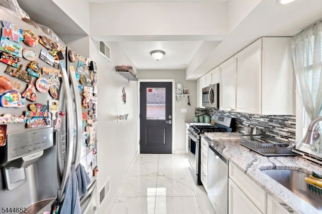 28 Brookhill Ter, Clifton City, NJ 07013