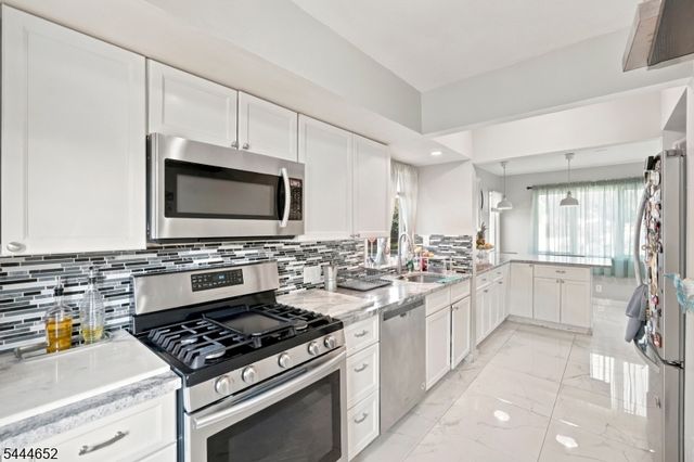 28 Brookhill Ter, Clifton City, NJ 07013