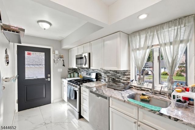 28 Brookhill Ter, Clifton City, NJ 07013