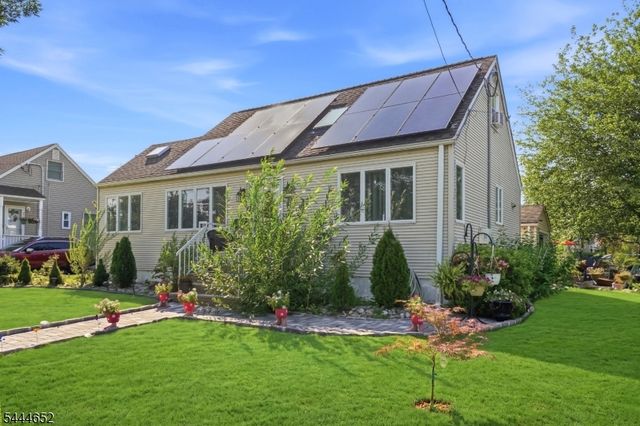 28 Brookhill Ter, Clifton City, NJ 07013