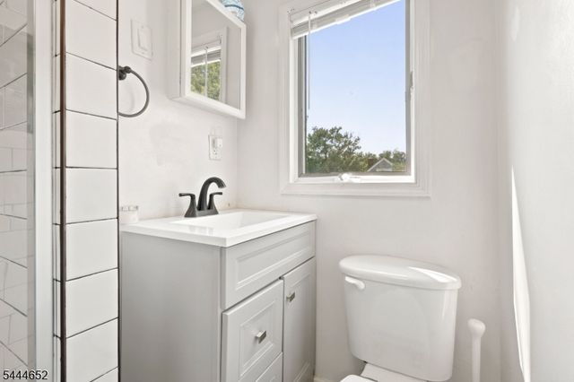 28 Brookhill Ter, Clifton City, NJ 07013