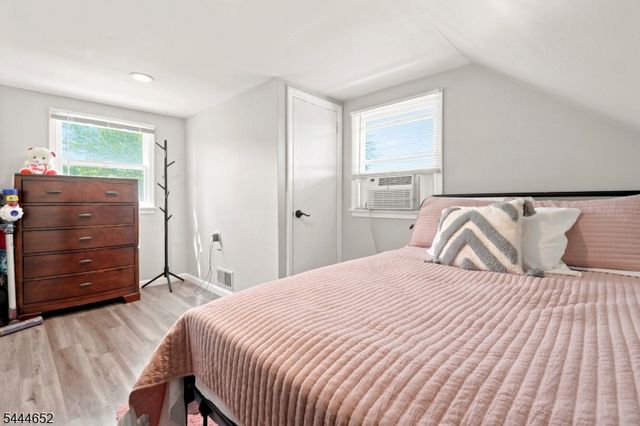 28 Brookhill Ter, Clifton City, NJ 07013