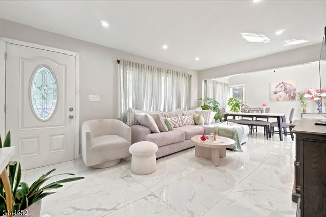 28 Brookhill Ter, Clifton City, NJ 07013