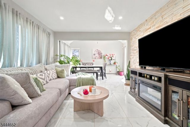 28 Brookhill Ter, Clifton City, NJ 07013