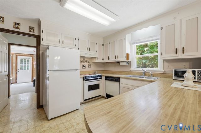 10111 Tunstall Rd, New Kent, VA 23124