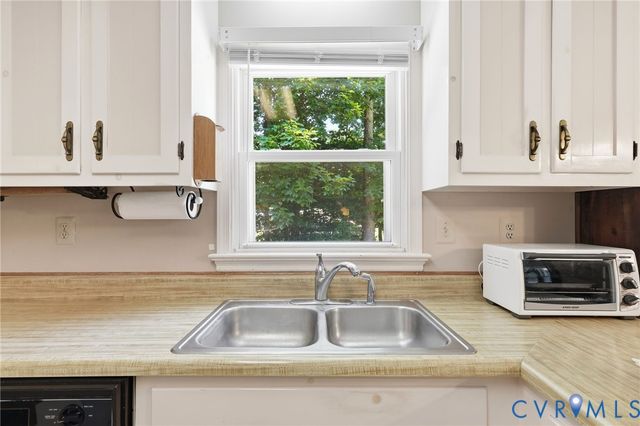 10111 Tunstall Rd, New Kent, VA 23124