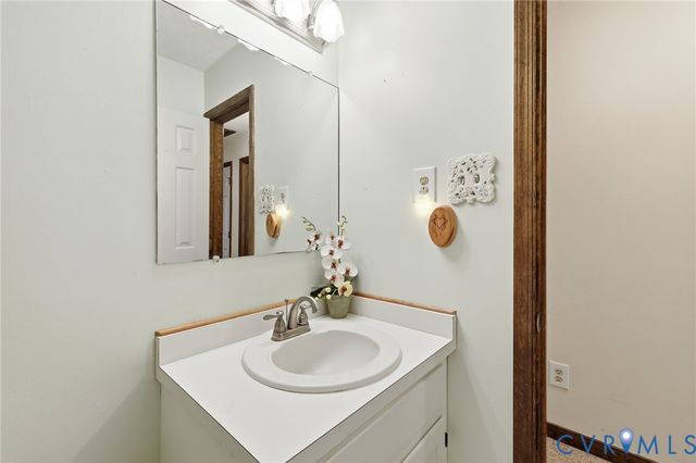 10111 Tunstall Rd, New Kent, VA 23124