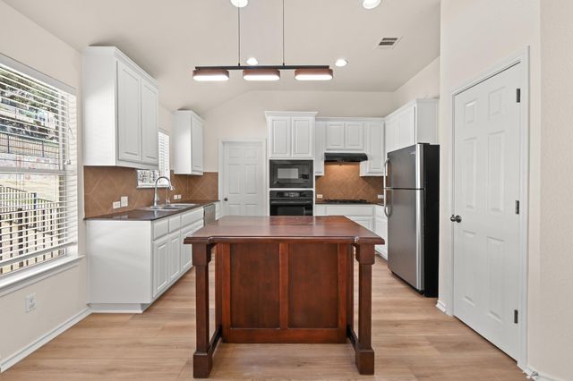 38 Cypress Knee LN 78, Austin, TX 78734