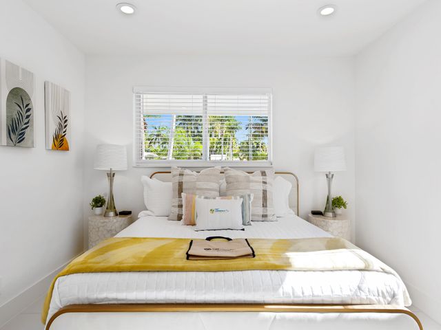 1913 N VICTORIA PARK Road, Fort Lauderdale, FL 33305