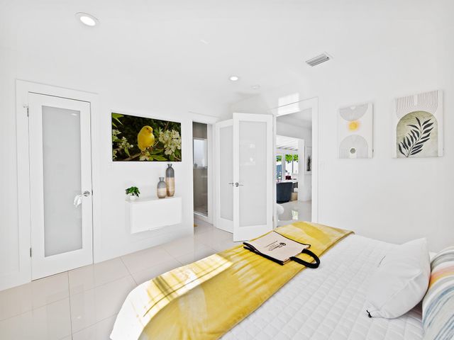 1913 N VICTORIA PARK Road, Fort Lauderdale, FL 33305