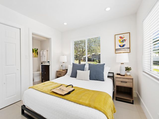 1913 N VICTORIA PARK Road, Fort Lauderdale, FL 33305
