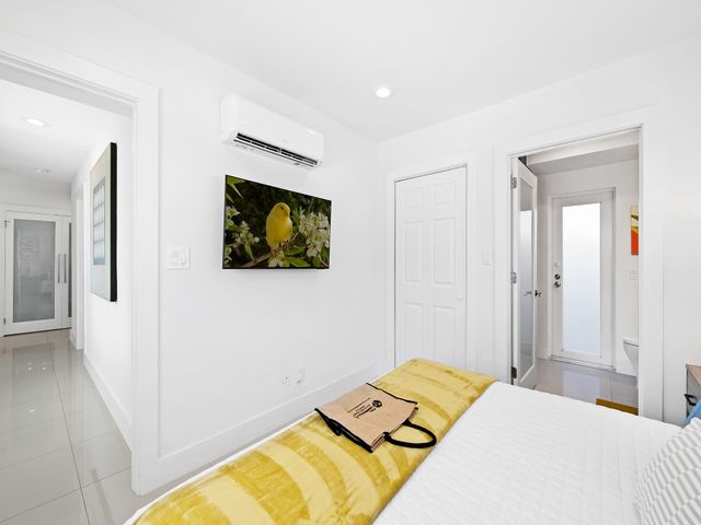 1913 N VICTORIA PARK Road, Fort Lauderdale, FL 33305
