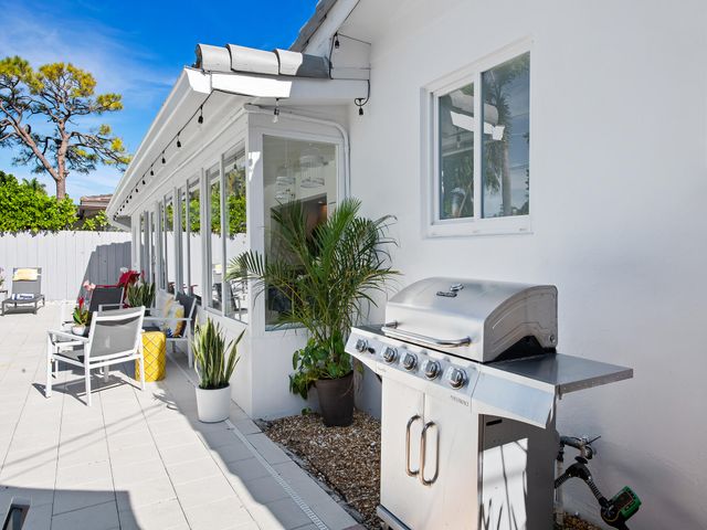 1913 N VICTORIA PARK Road, Fort Lauderdale, FL 33305