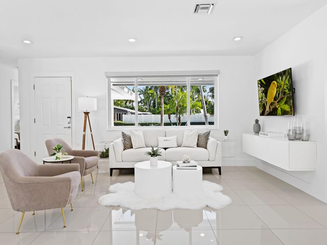 1913 N VICTORIA PARK Road, Fort Lauderdale, FL 33305