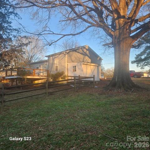 2119 Lakeview Lane, Charlotte, NC 28214