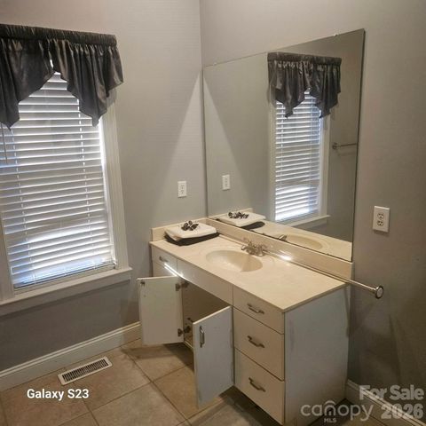 2119 Lakeview Lane, Charlotte, NC 28214