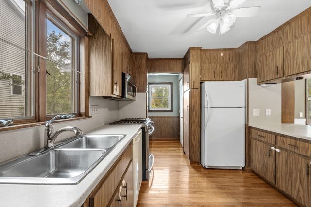 61 Edgemont Rd, Braintree, MA 02184