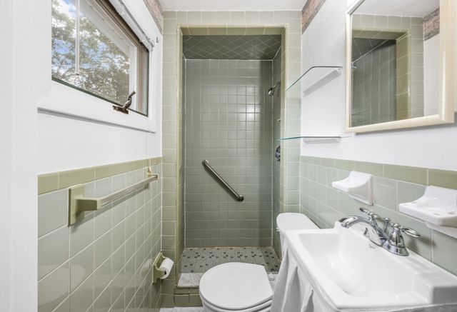 61 Edgemont Rd, Braintree, MA 02184