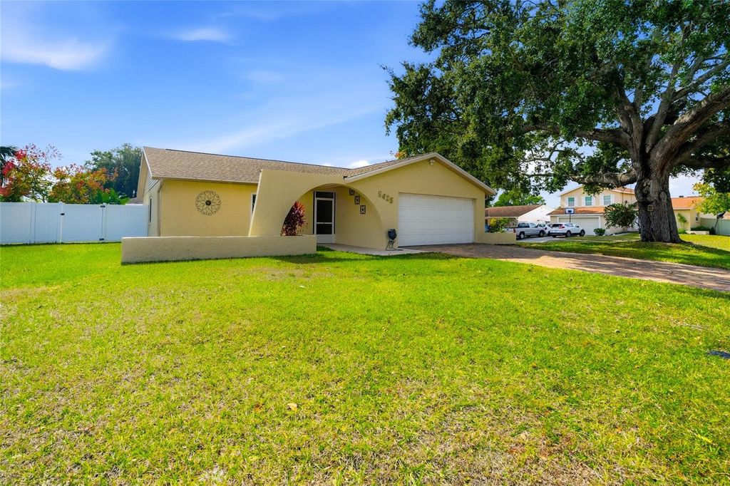 Image 2 of property listing at 5425 PENTAIL CIRCLE, Tampa, FL 33625