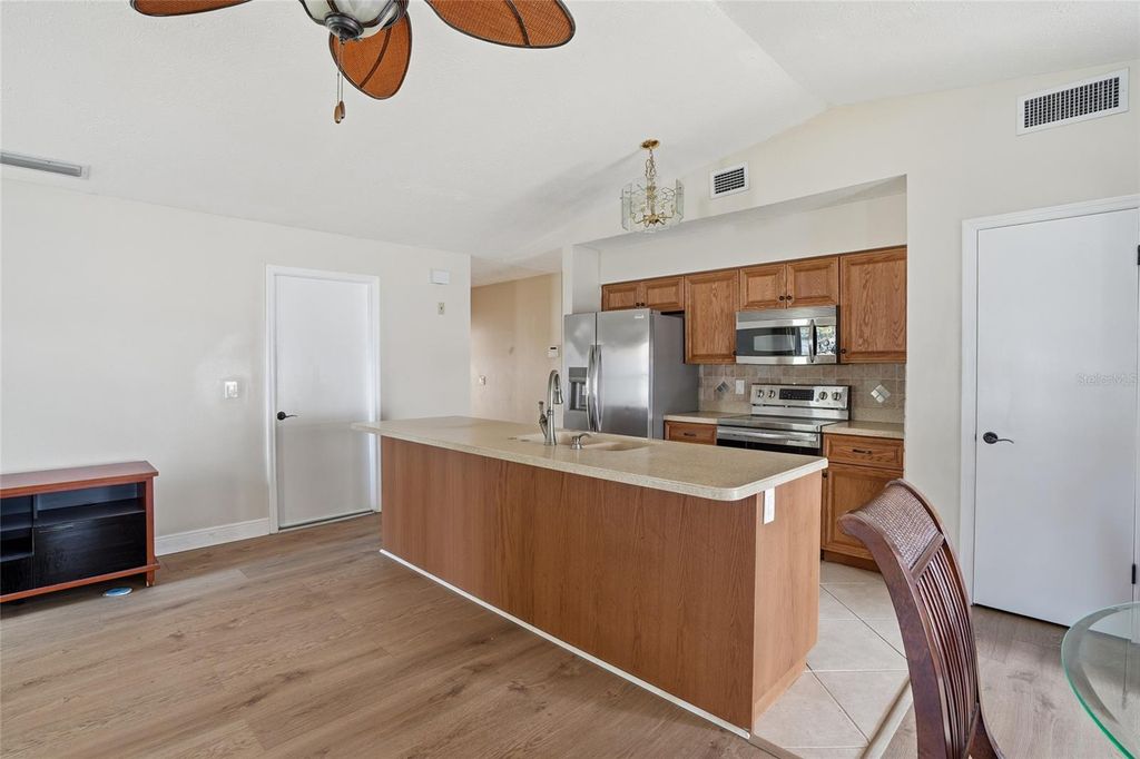 Image 8 of property listing at 5425 PENTAIL CIRCLE, Tampa, FL 33625