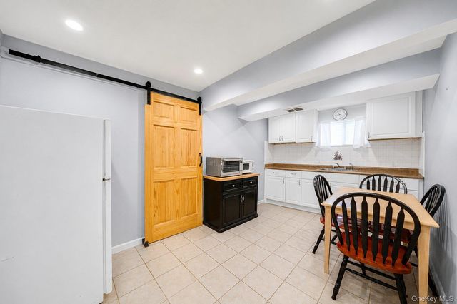 7 Berkeley Avenue, Selden, NY 11784