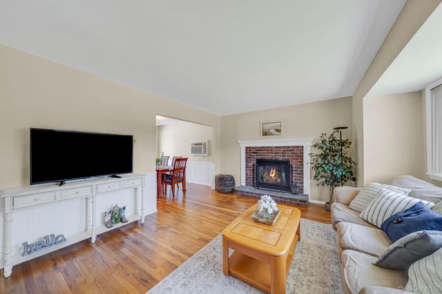 7 Berkeley Avenue, Selden, NY 11784