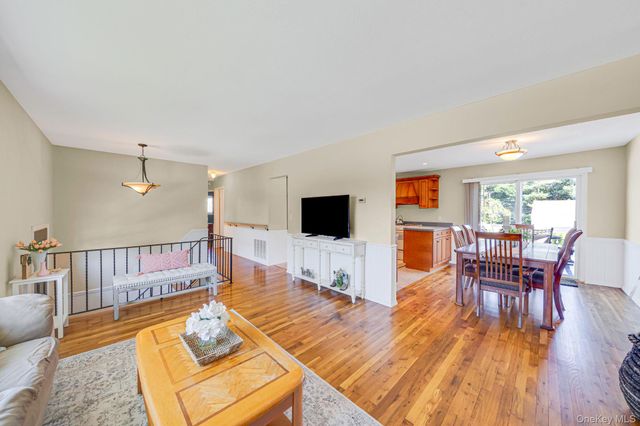 7 Berkeley Avenue, Selden, NY 11784