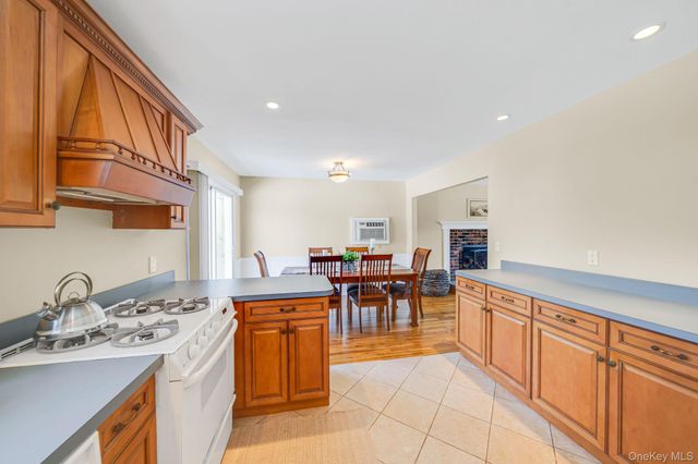 7 Berkeley Avenue, Selden, NY 11784