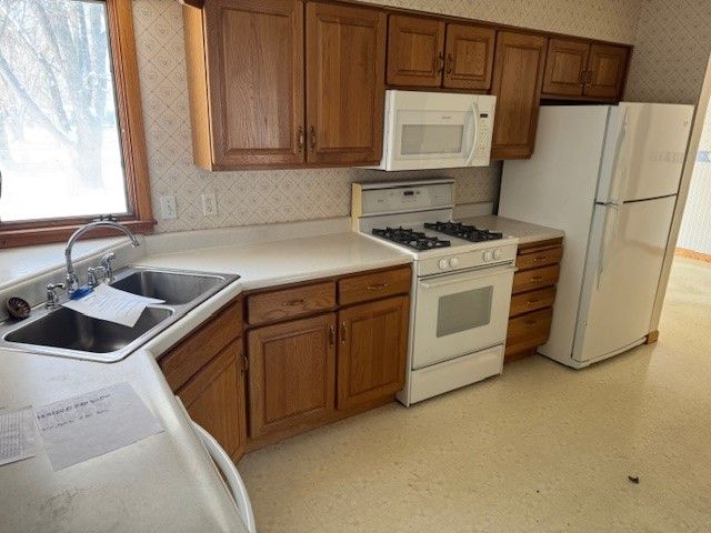 5462 Tucson Drive, Waterloo, IA 50702