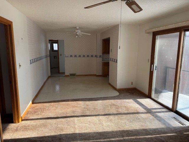 5462 Tucson Drive, Waterloo, IA 50702