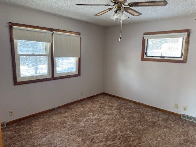 5462 Tucson Drive, Waterloo, IA 50702