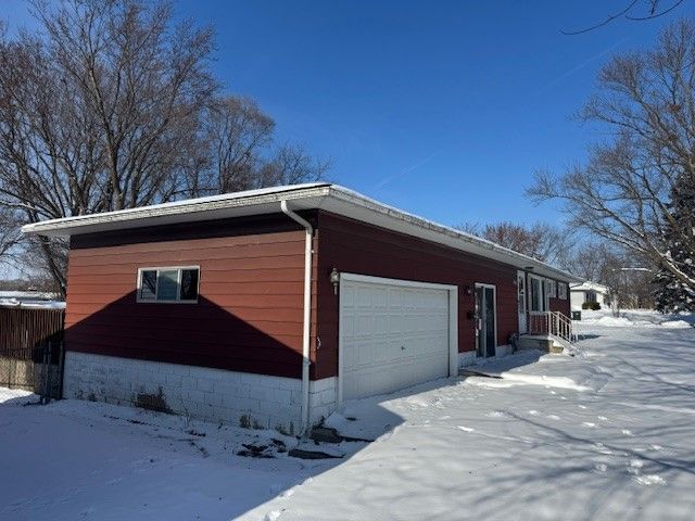 5462 Tucson Drive, Waterloo, IA 50702