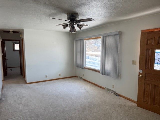 5462 Tucson Drive, Waterloo, IA 50702