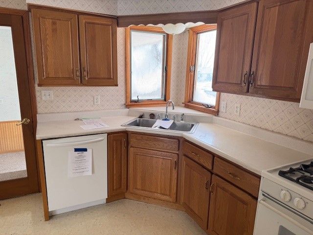 5462 Tucson Drive, Waterloo, IA 50702