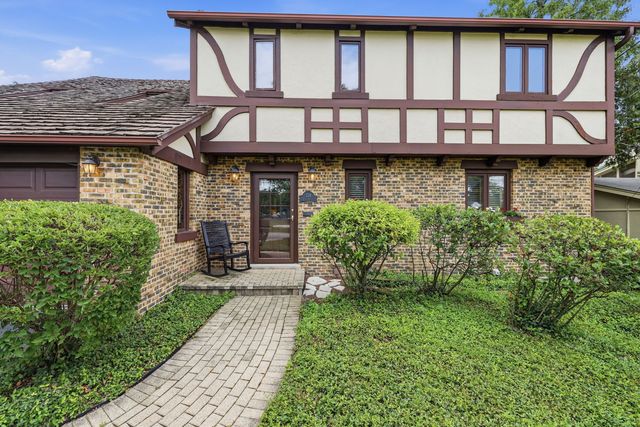 534 E Forest Avenue, Wheaton, IL 60187