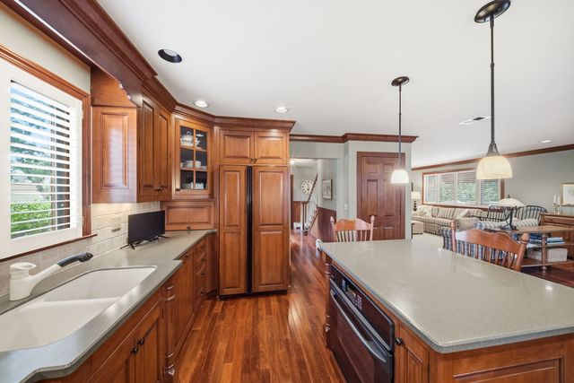 534 E Forest Avenue, Wheaton, IL 60187