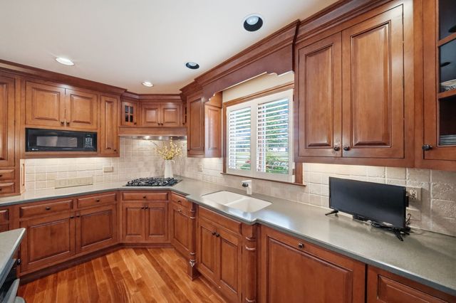 534 E Forest Avenue, Wheaton, IL 60187
