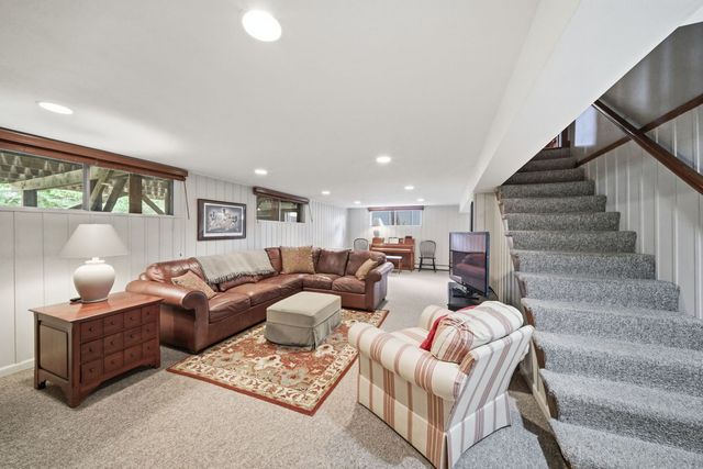 534 E Forest Avenue, Wheaton, IL 60187