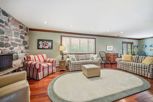 534 E Forest Avenue, Wheaton, IL 60187