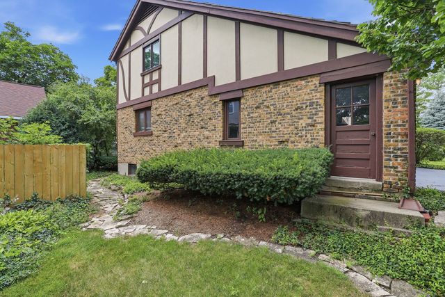 534 E Forest Avenue, Wheaton, IL 60187