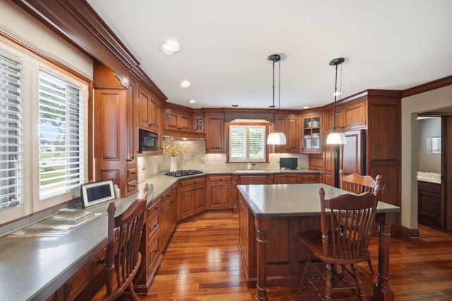 534 E Forest Avenue, Wheaton, IL 60187