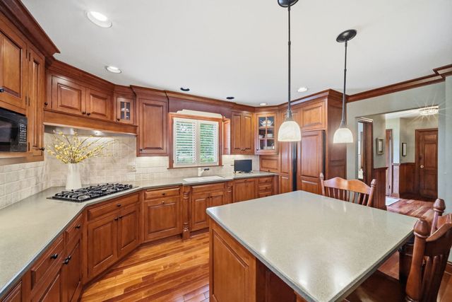 534 E Forest Avenue, Wheaton, IL 60187