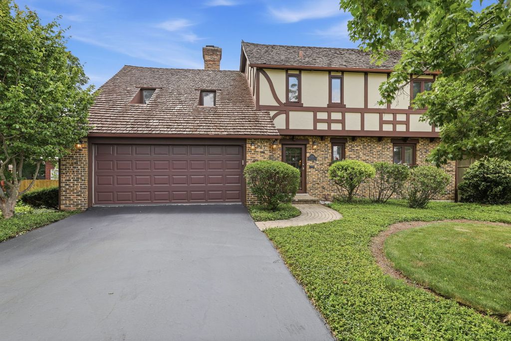 534 E Forest Avenue, Wheaton, IL 60187