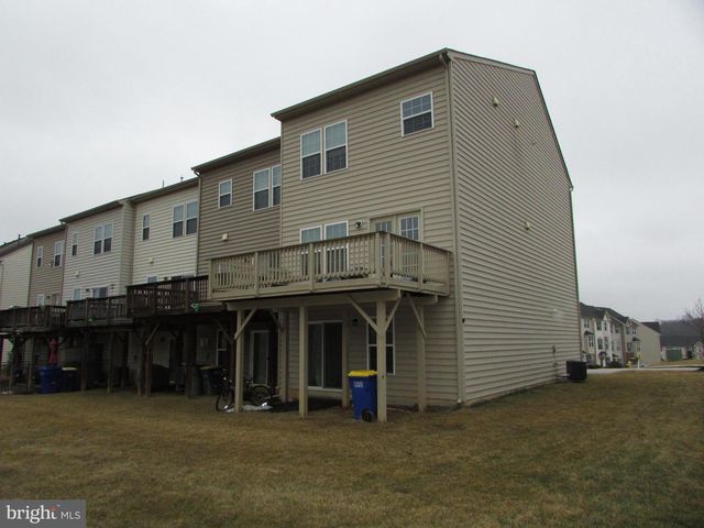 7906 ERINVALE LN, Seven Valleys, PA 17360