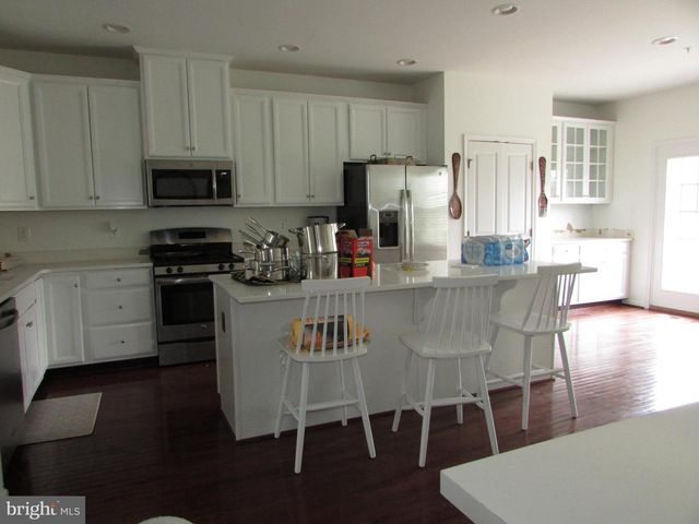 7906 ERINVALE LN, Seven Valleys, PA 17360